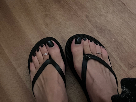 kikifeetzzzzz nude