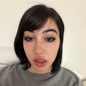 Delilah Raige Dazzles with New OnlyFans Bio Update!