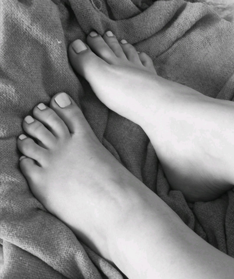 @feetsell4u