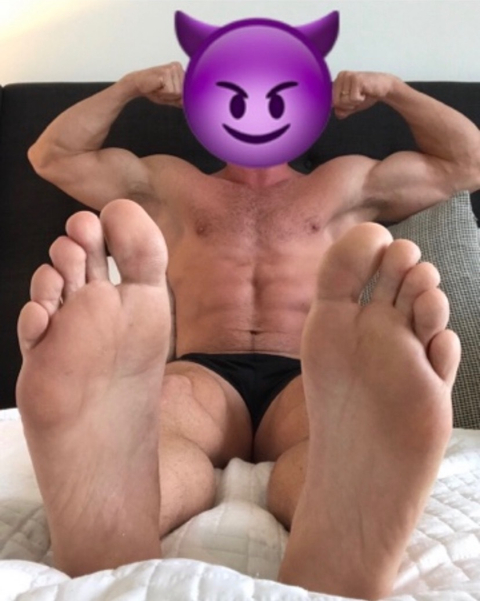 hung_jock_feet nude