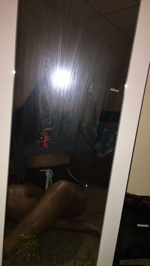 lurkinqueen23 nude