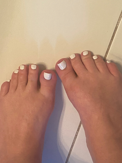 myfeetarehereforit nude