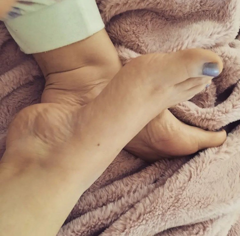 @dollyfeet212