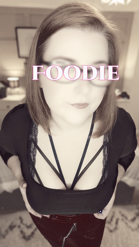 @foodieboobs69