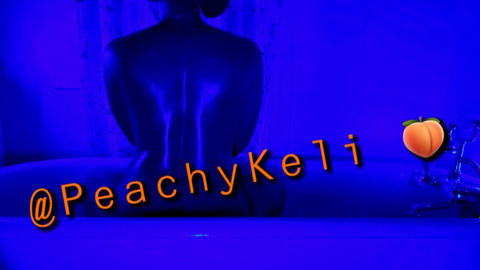 peachykeli nude