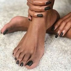 @fatfeetshawty