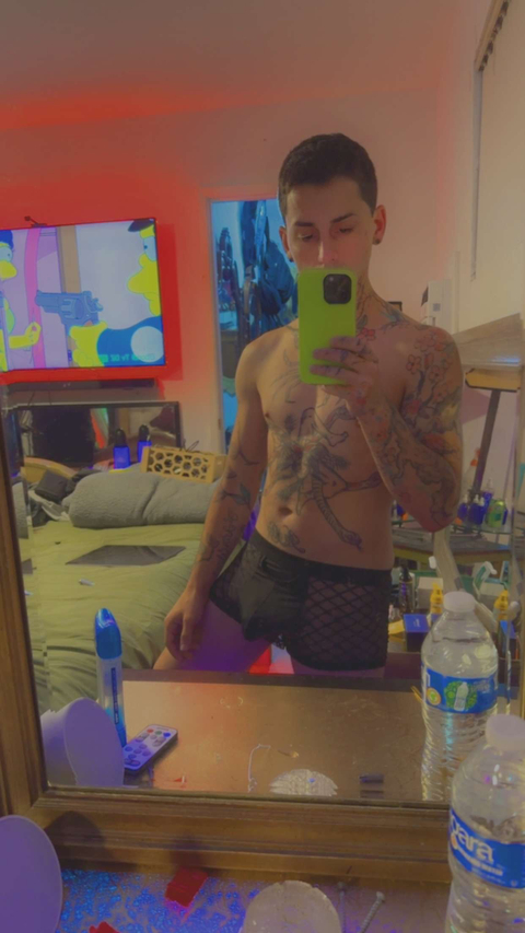 @tattedhungtwink