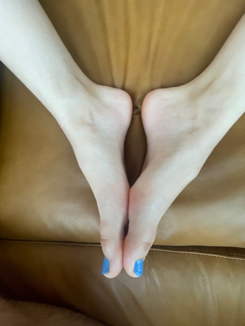 @jen_and_tom_4_feet