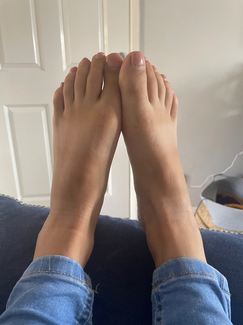 @hollysfeet97