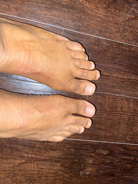 herstinkfeet nude