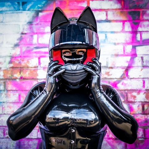 @bee_the_rubber_doll