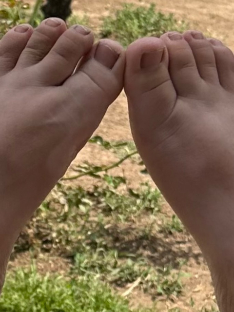 @lovelybarefootbunny8