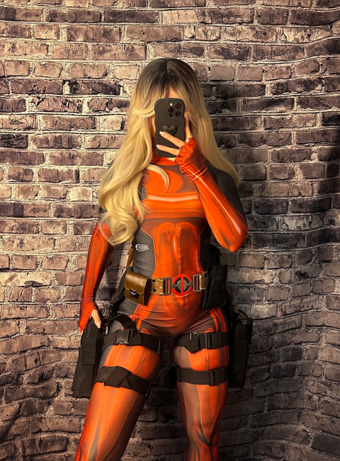 @thedeadpoolgirlfree