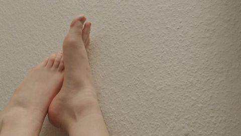 bille-feet nude