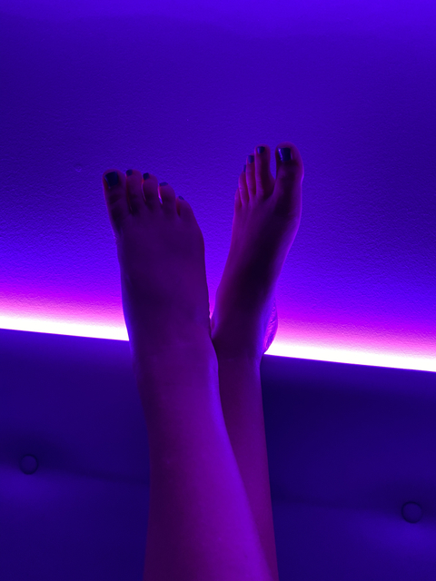 naughtyessexfeet nude