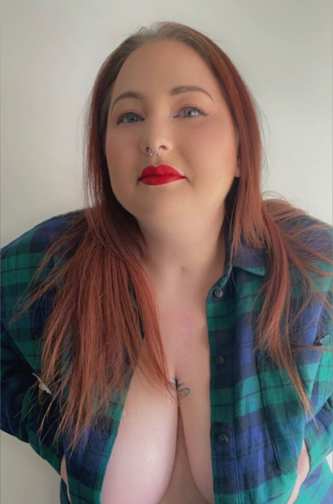 @bbwscarletivy