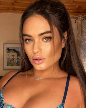 OnlyFans Sensation <strong>Abbie ✨💛</strong> Lowers Subscription Price