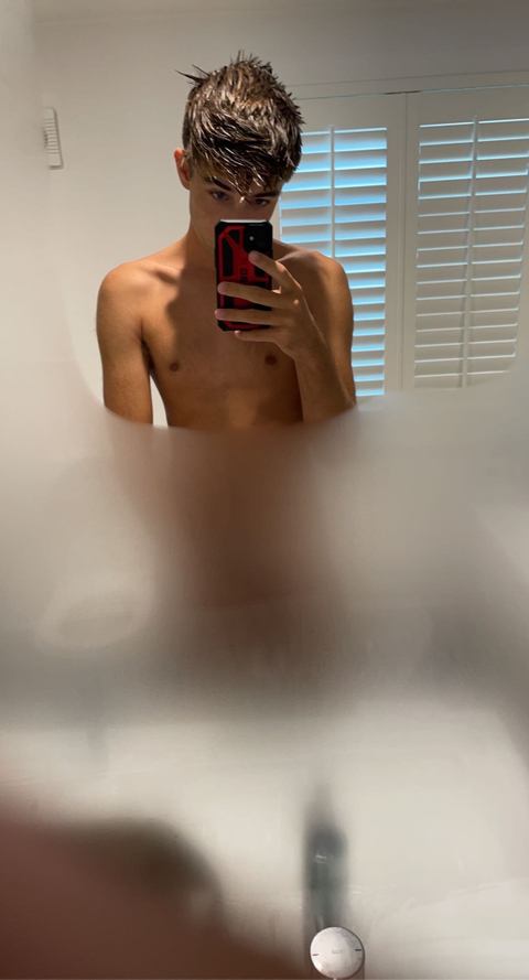 xazror nude