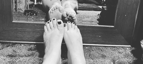 monster_feet nude