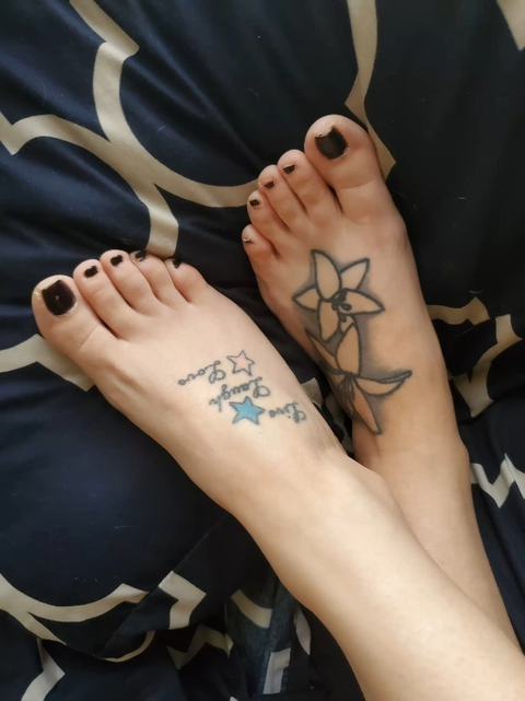 lilcutefeet18 nude