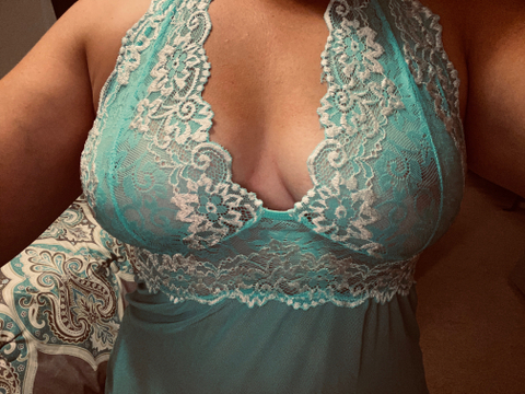 @shortncurvygirl