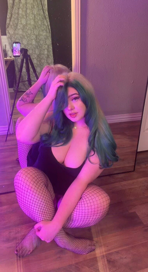 Vibrant Update: <strong>𝔓𝔦𝔢𝔯𝔠𝔢𝔡𝔑𝔬𝔬𝔡𝔩𝔢 🍜</strong> Adds Personal Touch to OnlyFans Profile