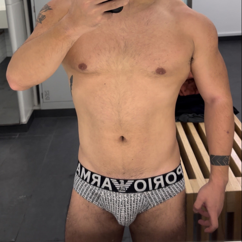 @holesomegaynz