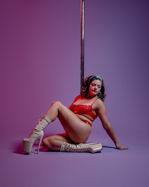 @polewithroxie