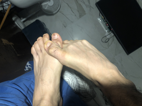 ugly.feet nude