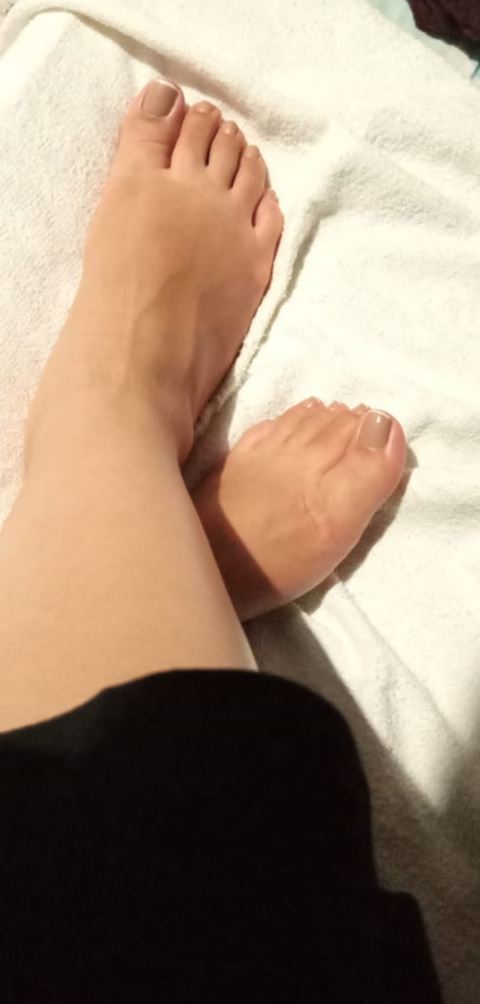 honeeeyfeet nude