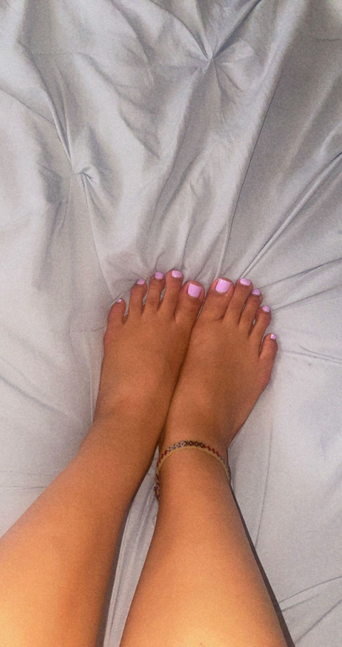 pinkietoenail nude