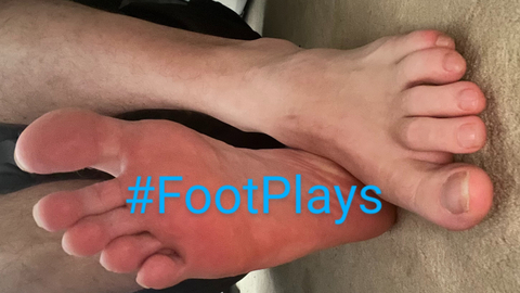 footplays nude