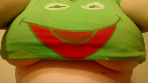 thebustyfrog nude