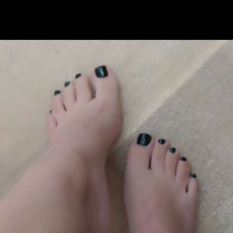 @feetconfi