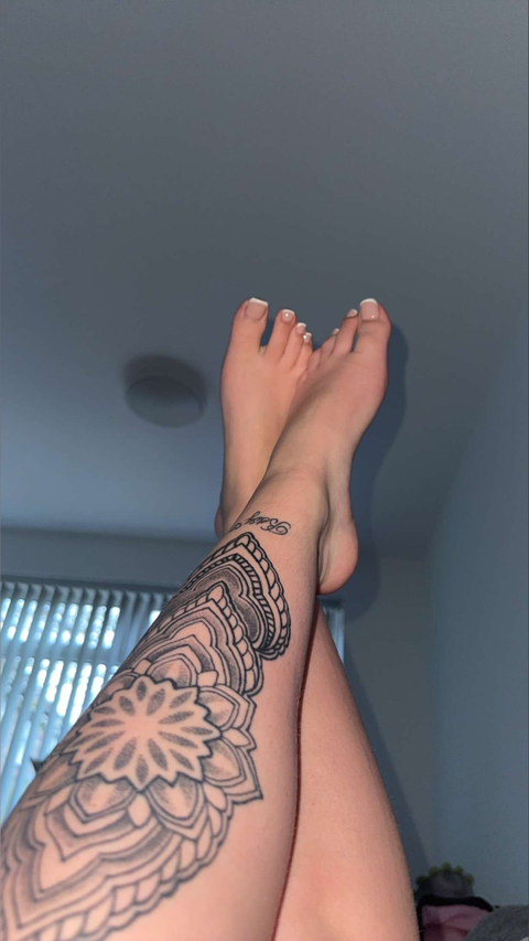 toebeans273 nude