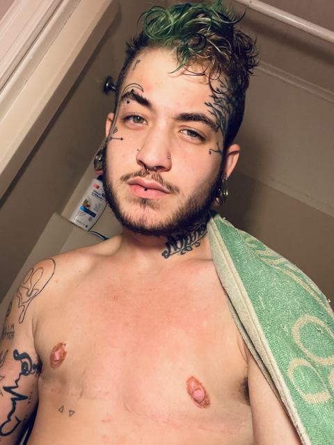 @tattedtransboi