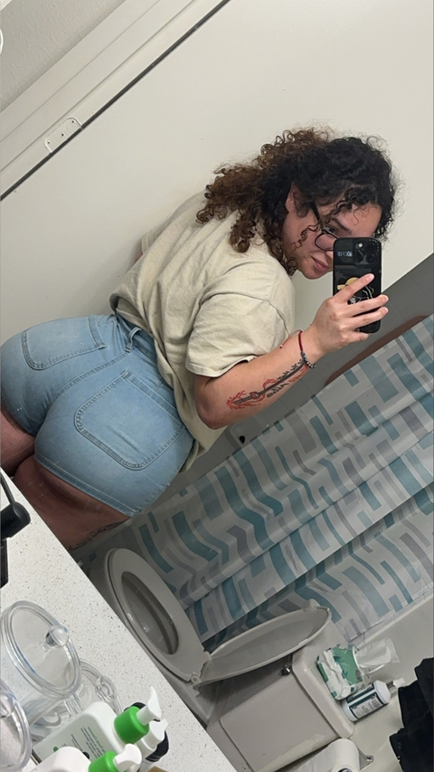 @curlyhairbrat_18