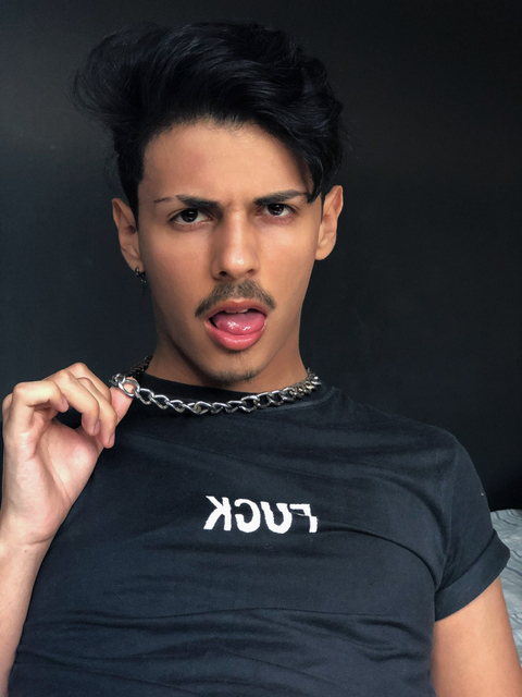 𝐒𝐀𝐓𝐔𝐑𝐍 𝐄𝐓𝐇𝐀𝐍 💫 - saturn_ethan OnlyFans