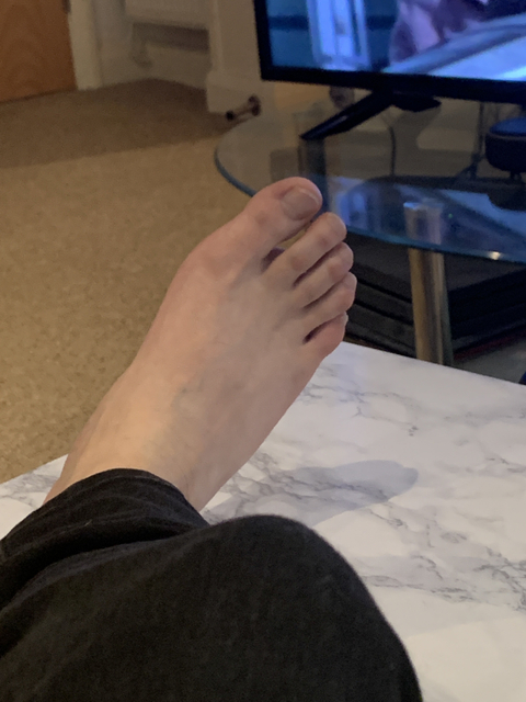 feet_ner-on nude