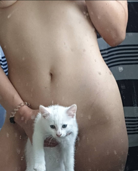 thatweirdbitchtara nude