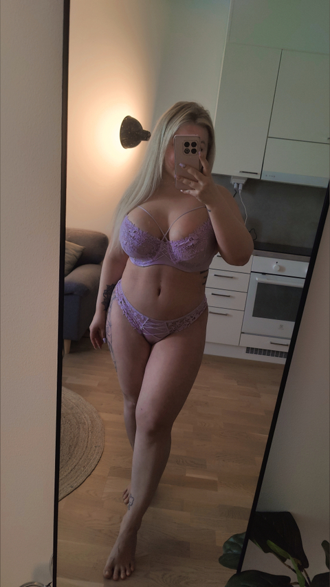 @curvyannavip