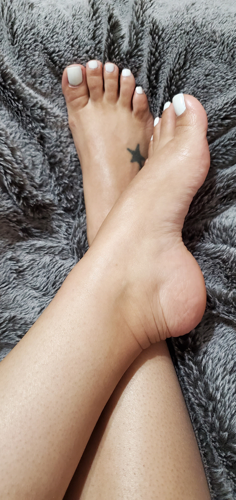 @tattedfeetvixen