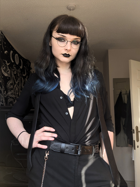 @tallgothtgirl