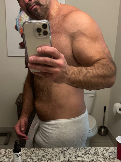 @hungbuiltmsclbear