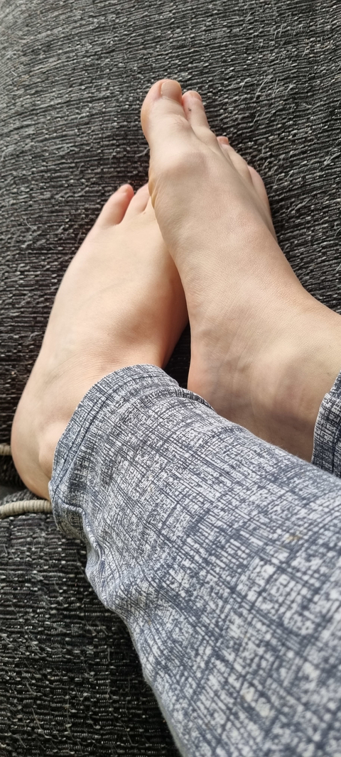 @lovefeet89