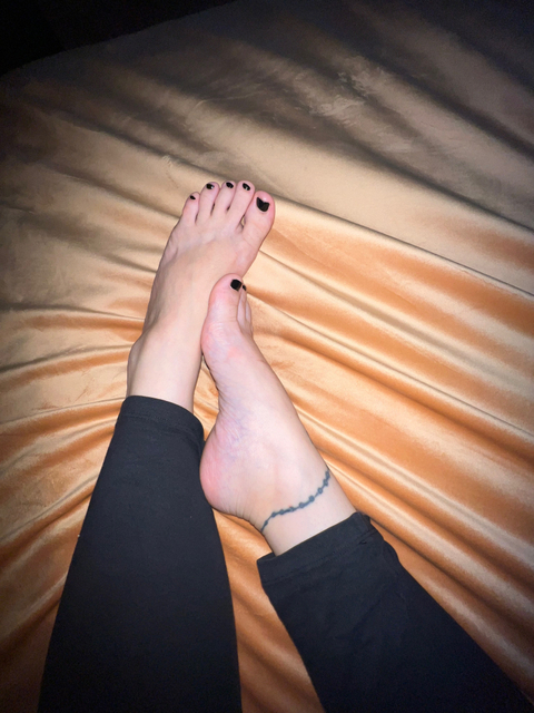 toesee nude