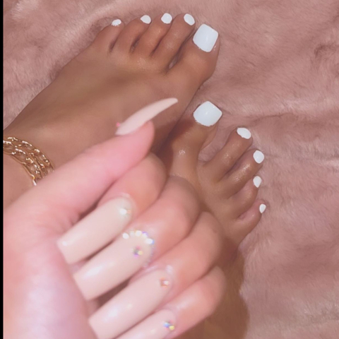 @callprettylittletoes