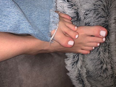 lovelyfeetia nude