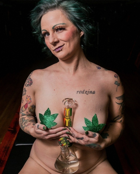 @reeferpinup420