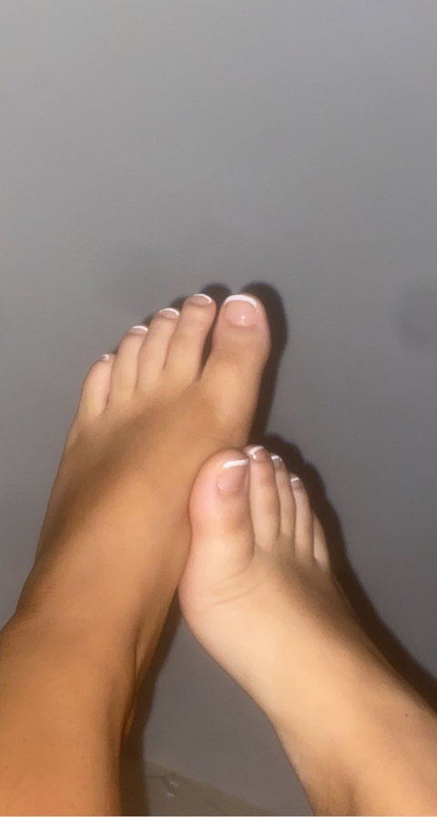 @averyjfeet